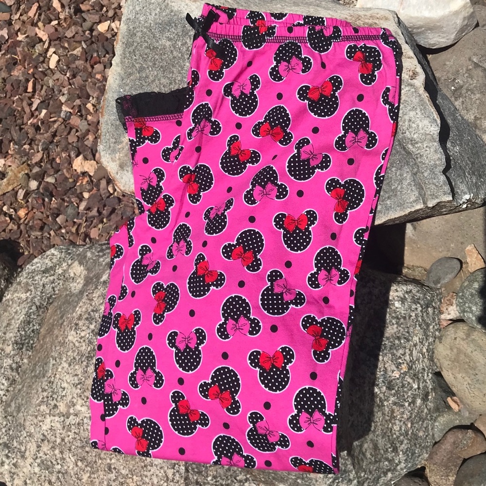 🎀 NWOT...Disney Minnie Capri Length PJ Pants